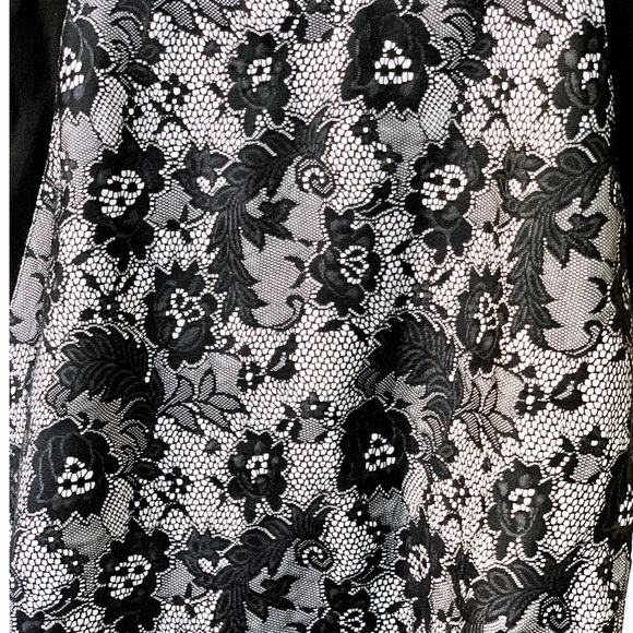 Simons Iconé Scoop Lace Bodycon Dress - Picture 2 of 2